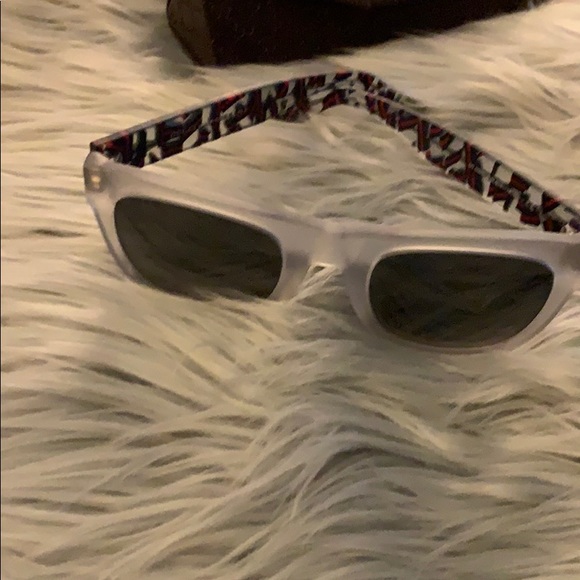 Gucci Sunglasses - Picture 6 of 8